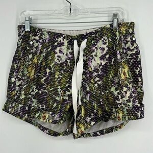 Lululemon Spring Break Away Pleated Shorts Women’s Size 10